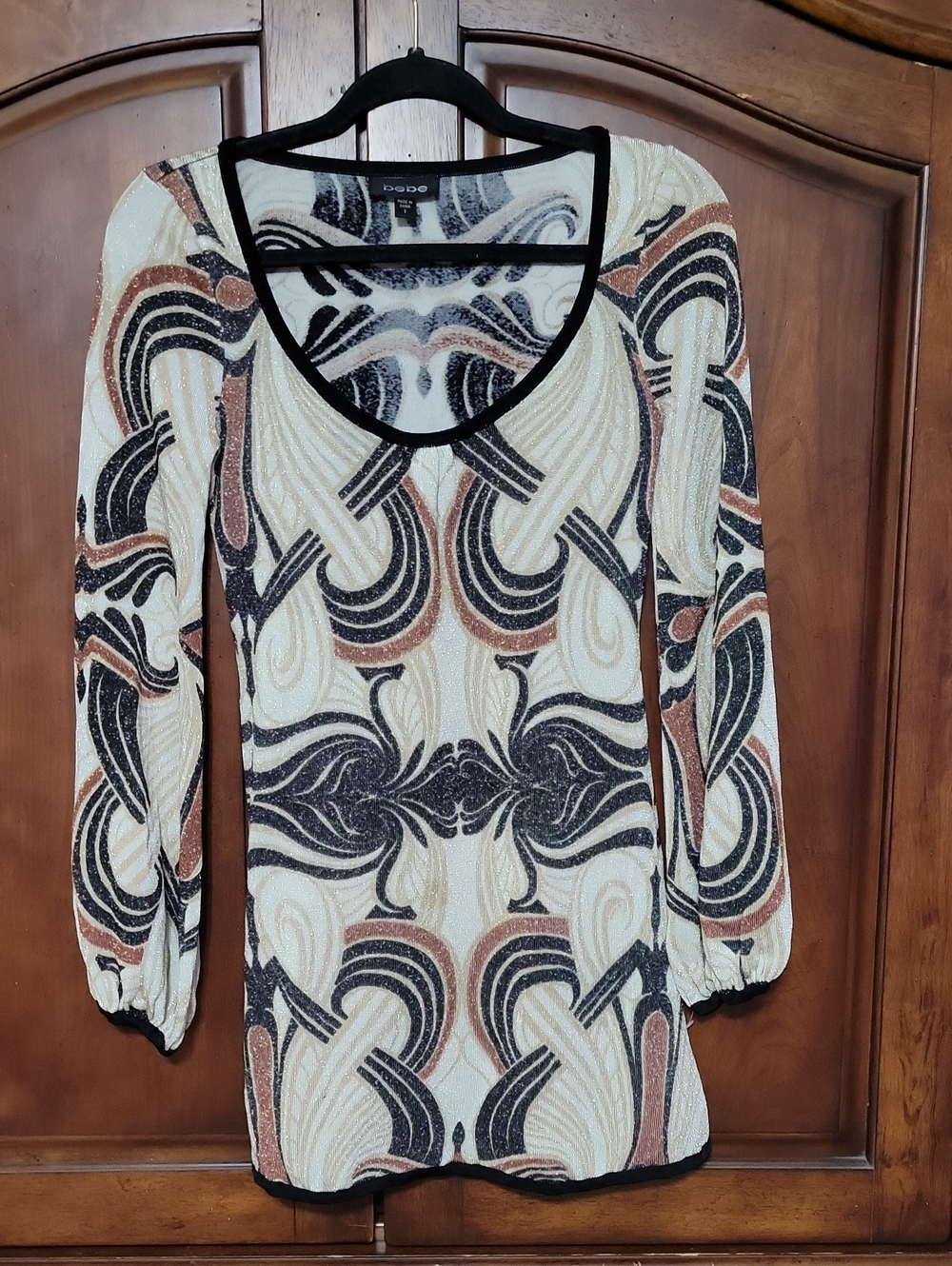 bebe Women's S Metallic Wave Print Knit Top in Black, Cream & Blush